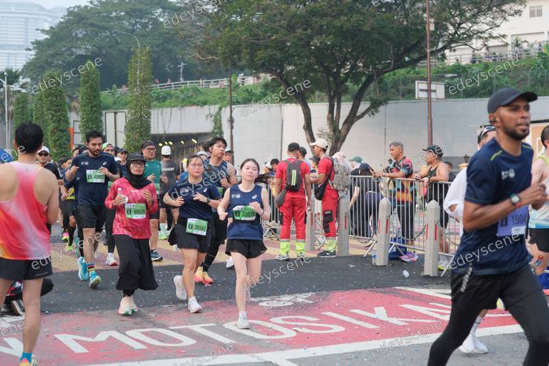 Runners at KLSCM 2026, photographed by edeyscene